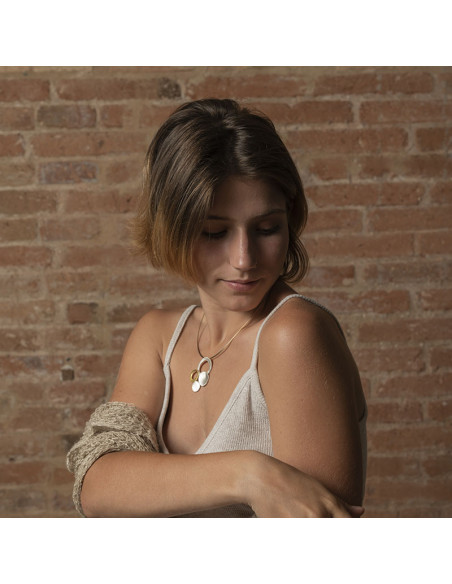 Colgante en plata y lámina de oro de la colección Nova