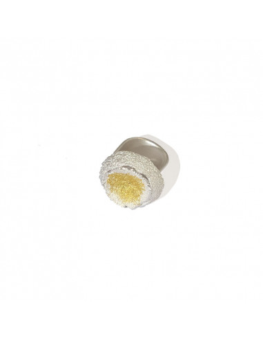 Crater silver adjustable ring. White silver design jewel with gold foil