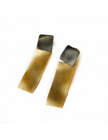 Pendientes en Plata negra y baño de oro de la Colección Quadrats