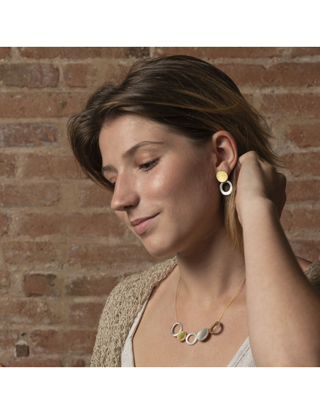 Arracades dobles de plata i làmina d'or de la Col·lecció Nova