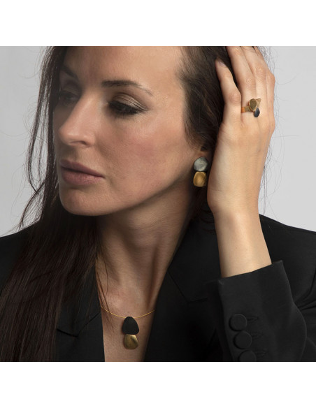 Pendientes de Plata negra y baño de oro de la colección Pedra