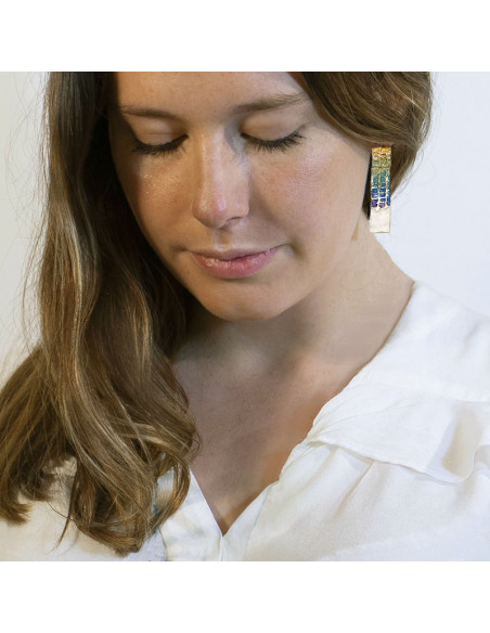 Pendientes plata y Color largos con movimiento Colección Veltha