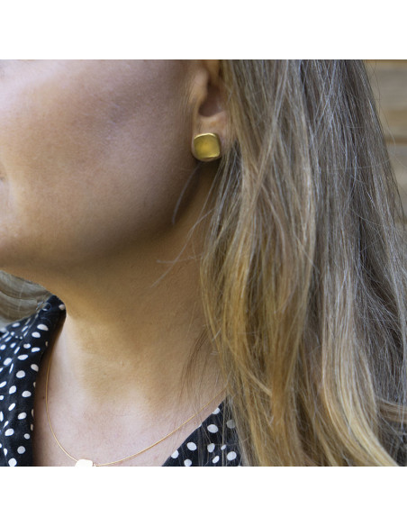 Pendiente mediano cuadrado Plata baño Oro