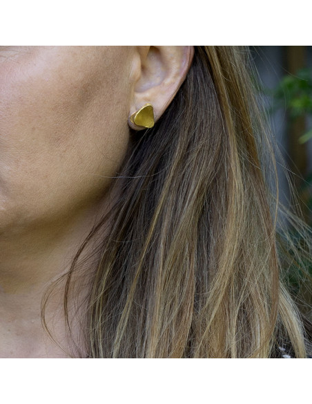 Pendiente mediano triangulo Plata baño Oro