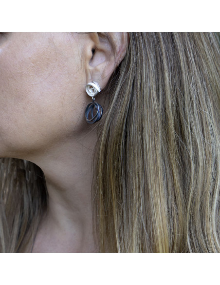 Pendientes dos piezas con movimiento en Plata y Plata negra