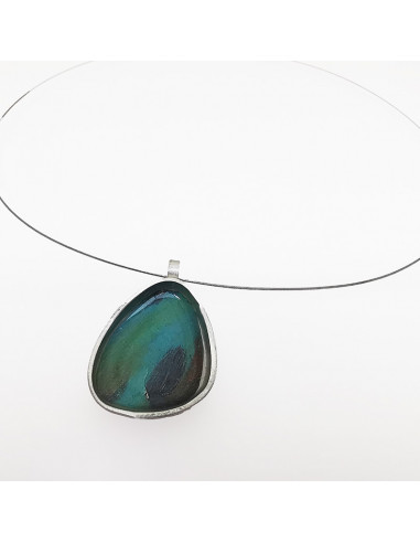 Medium pendant from the Vivian collection
