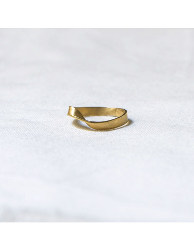 Anillo delgado en plata bañada en oro...